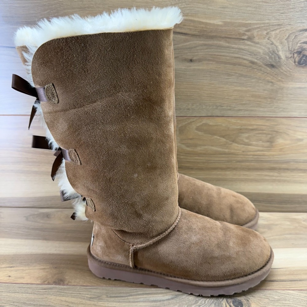UGG Bailey Bow Tall Boots Womens 9 Chestnut Suede Shearling Sherpa Fall Cozy